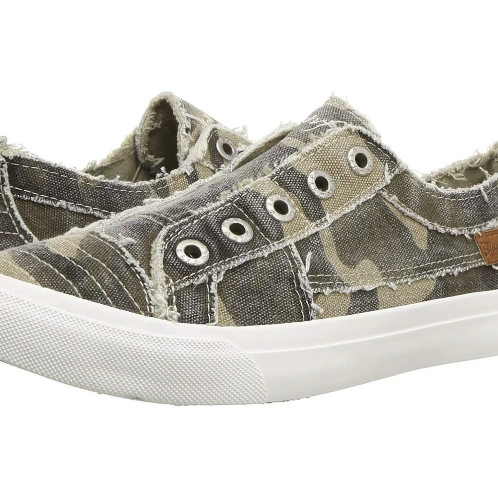 Blow Fish Pull on Sneaker